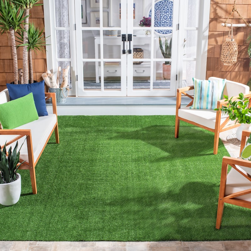 SAFAVIEH Handmade Vista Marjolene Faux Grass Indoor/ Outdoor Waterproof Rug
