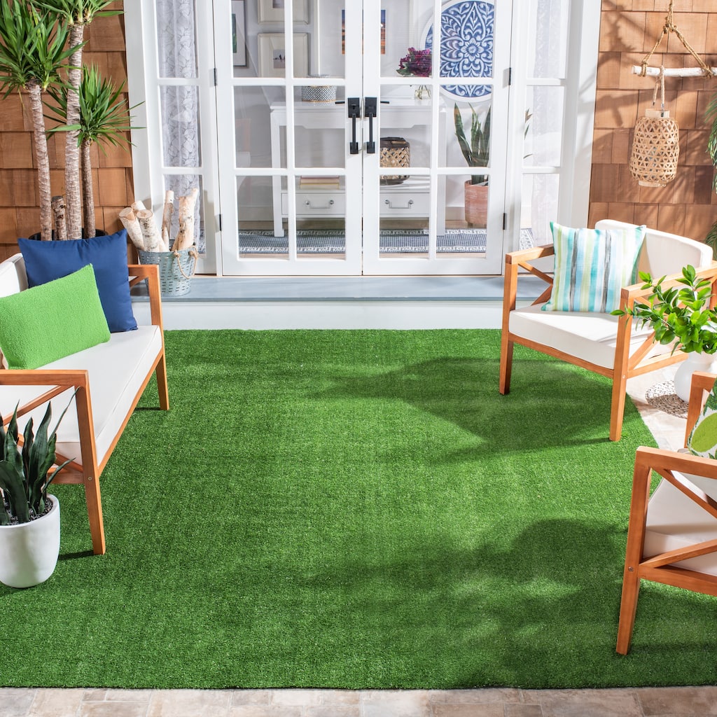 SAFAVIEH Handmade Vista Turkan Faux Grass Indoor/ Outdoor Waterproof Rug