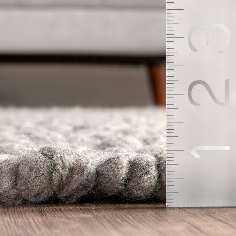 Nuloom Glendora Hand Woven Chevron Area Rug