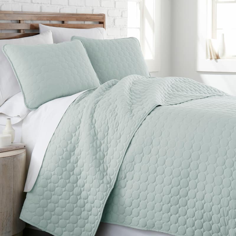 Vilano Ultra-Soft Lightweight 3-piece Quilt and Sham Set - Hint of Green - Full - Queen