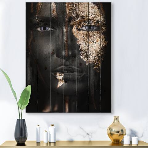 Designart 'Portrait of A African American Girl with Gold Makeup' Modern Print on Natural Pine Wood