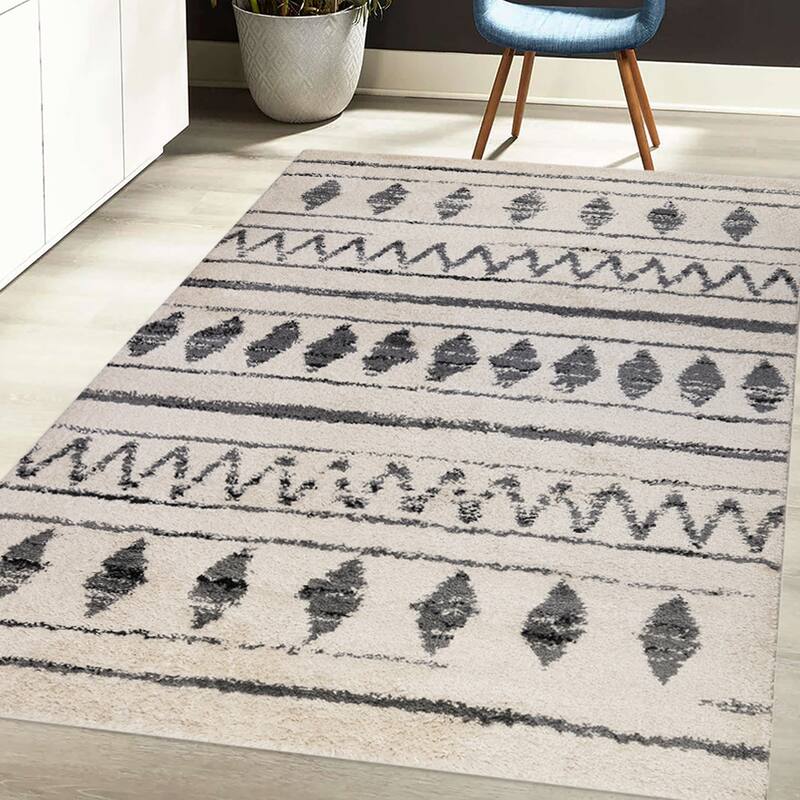 Aspen Clara Southwestern Geometric Shag Area Rug - 5' x 7'6" - Cream/Black