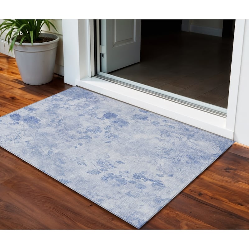 HomeRoots Floral Transitional Rectangle Outdoor Rug - 3' x 5'