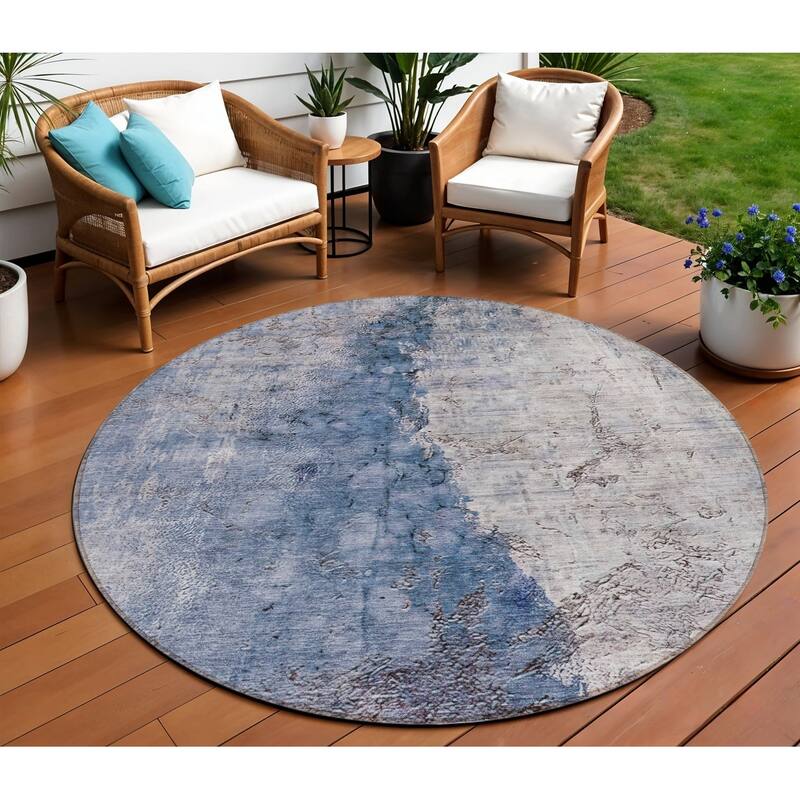 HomeRoots Abstract Transitional Rectangle Outdoor Rug - 8' Round