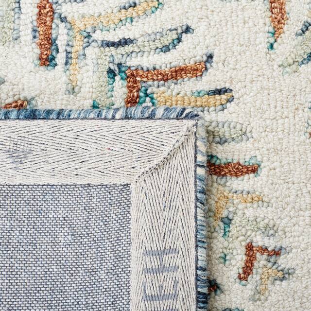 SAFAVIEH Handmade Capri Ilianka Wool Rug