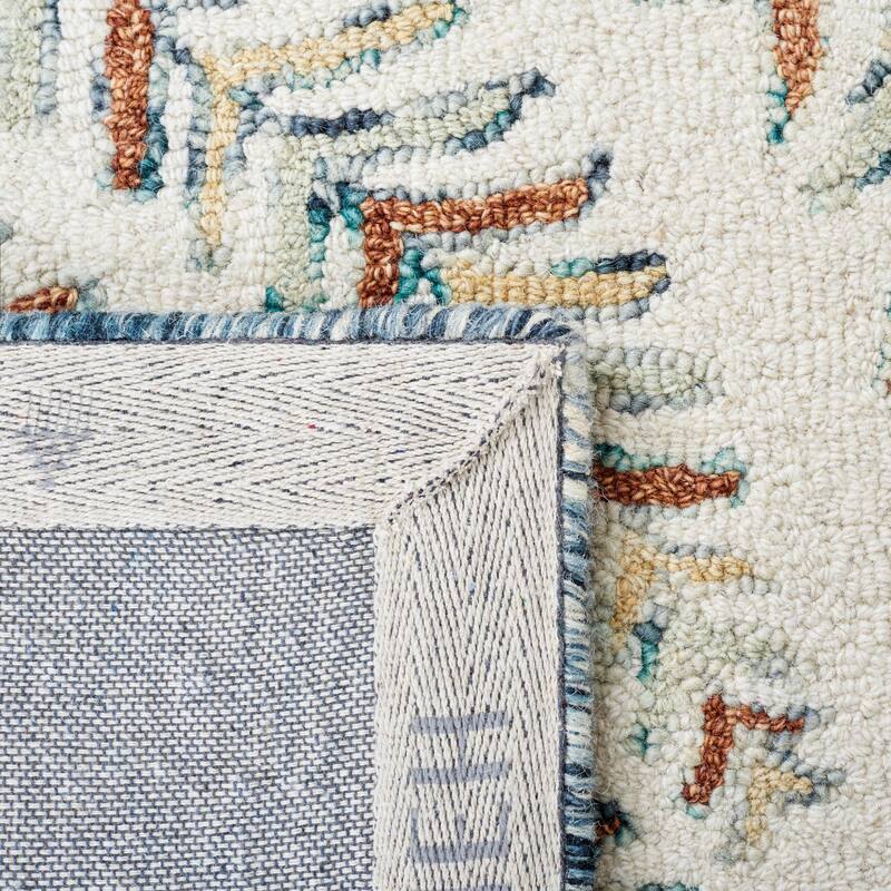 SAFAVIEH Handmade Capri Ilianka Wool Rug