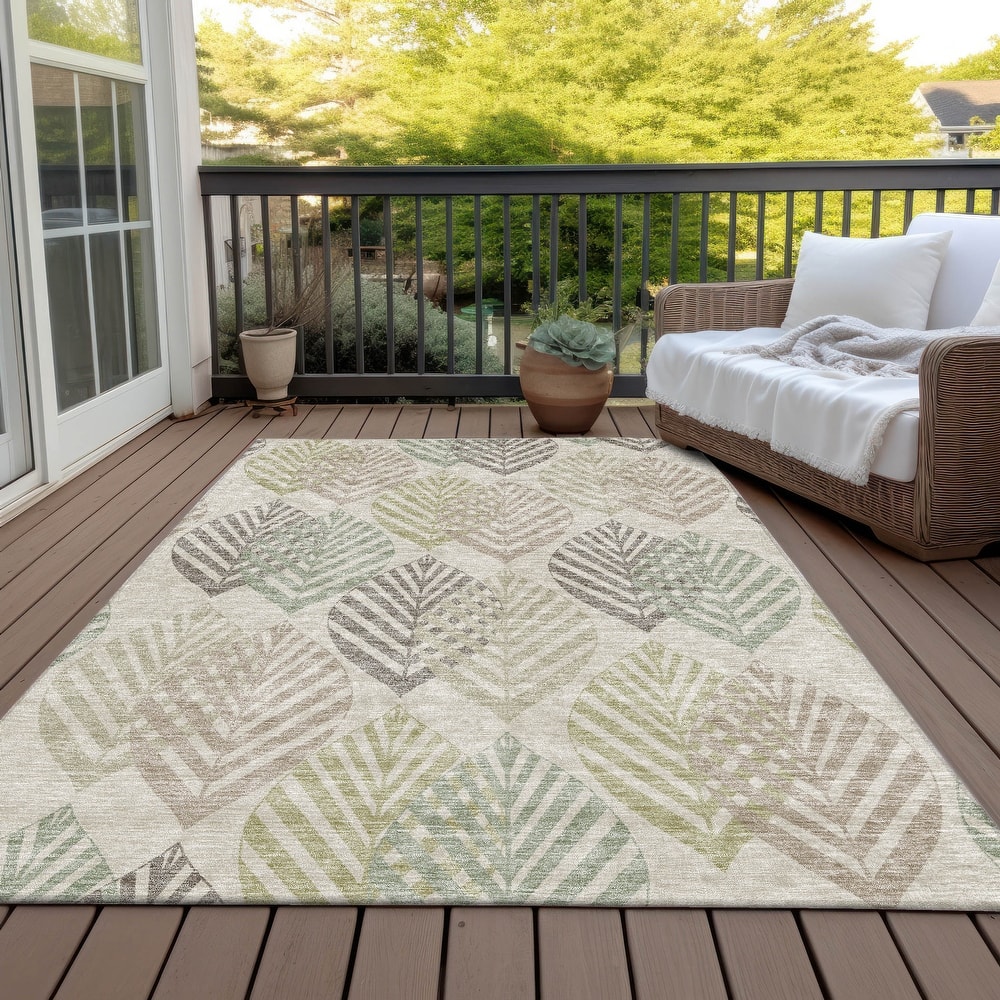 Machine Washable Indoor/ Outdoor Chantille Casual Palm Rug