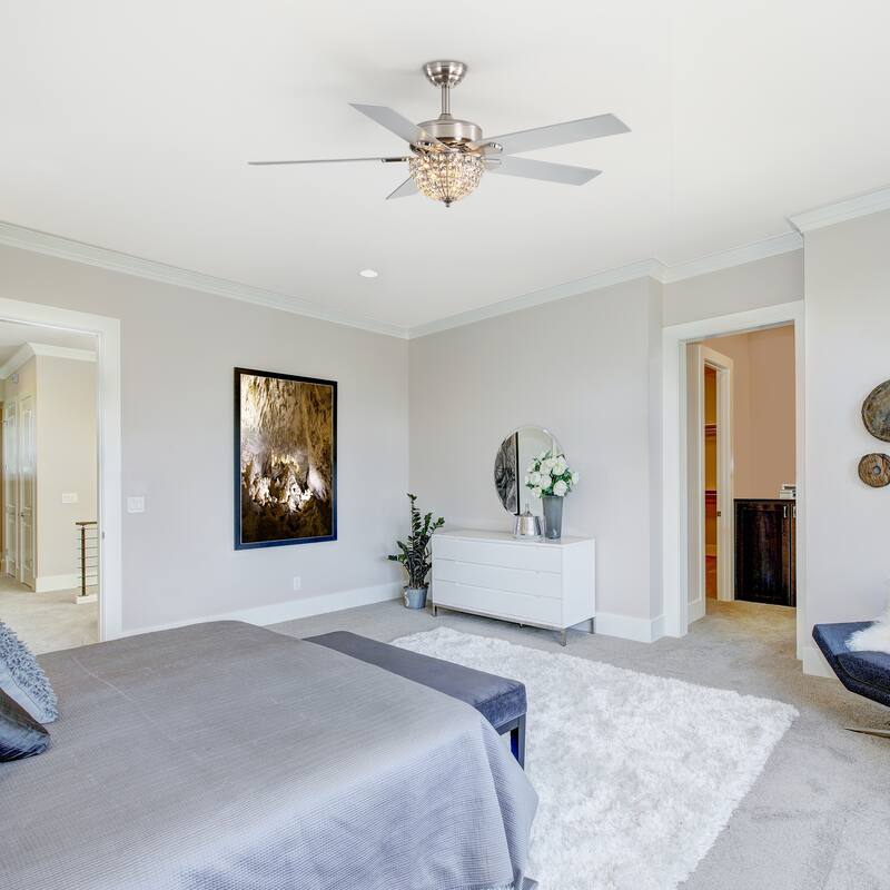 52-Inch Modern Crystal Fandelier Ceiling Fan with Light and Remote (5 Reversible Blades)