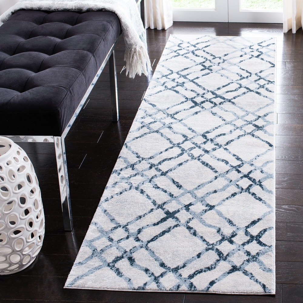 SAFAVIEH Isabella Bethany Trellis Distressed Rug