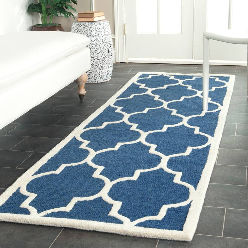 SAFAVIEH Handmade Cambridge Oddny Moroccan Trellis Wool Rug - 2'6" x 6' Runner - Navy/Ivory