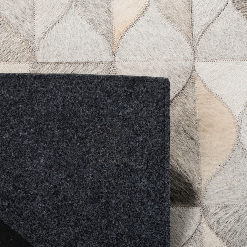 SAFAVIEH Handmade Studio Leather Takisha Modern Leather Rug