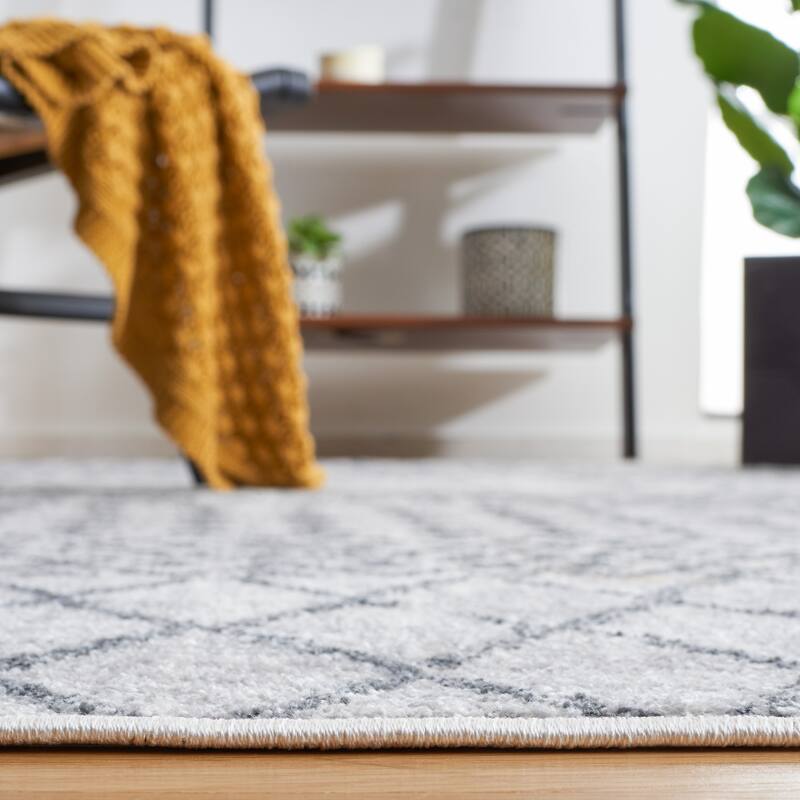 SAFAVIEH Toscana Angelina Tribal Rug