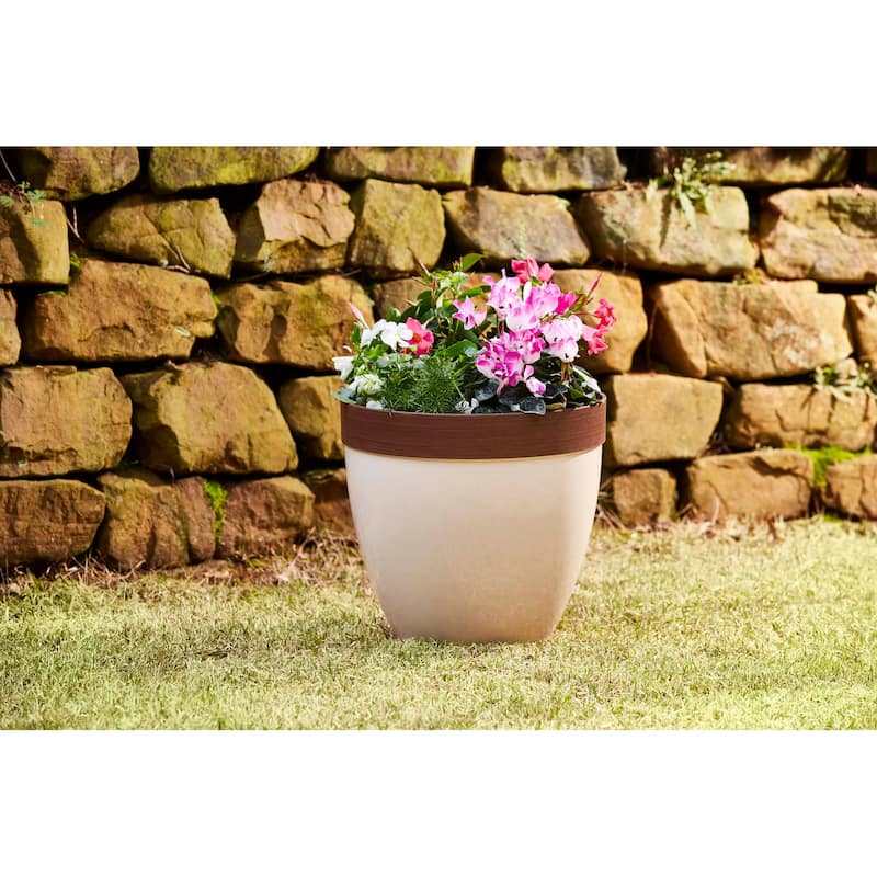 Southern Patio Hornsby Resin Planter