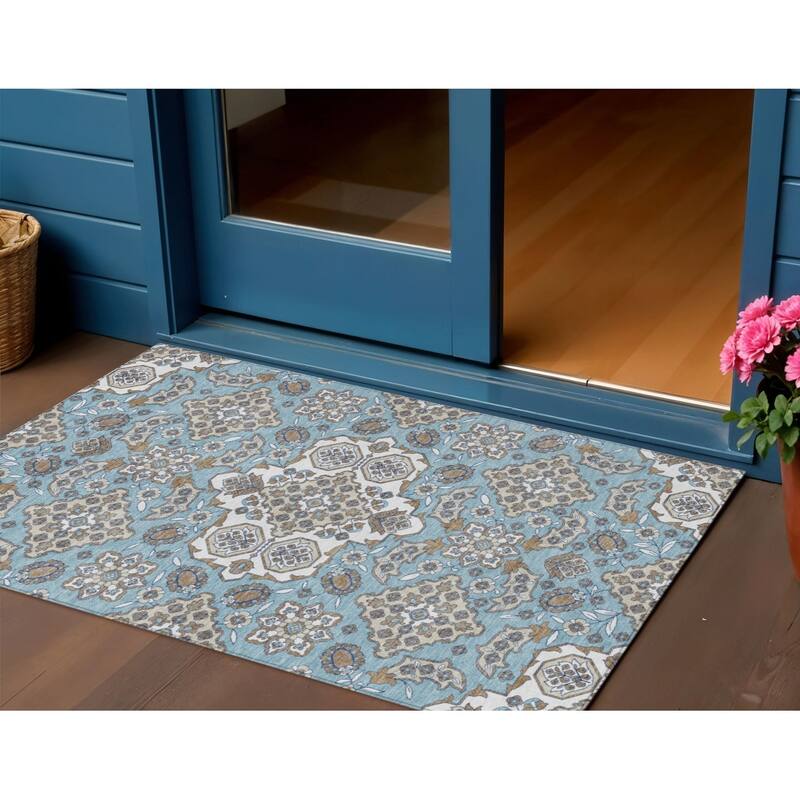 HomeRoots Medallion Traditional Rectangle Outdoor Rug - 3' x 5'