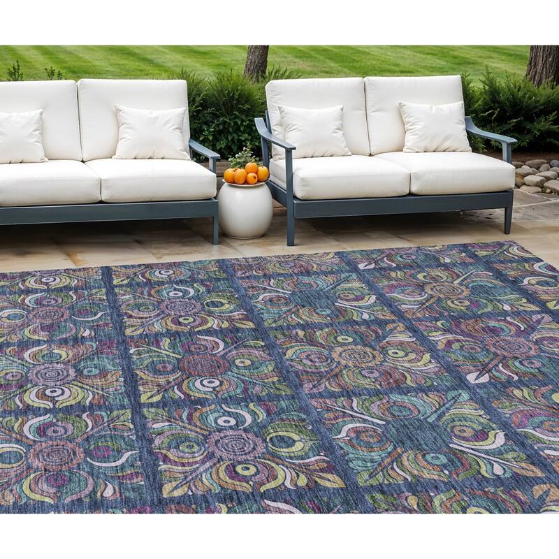 HomeRoots Medallion Transitional Rectangle Outdoor Rug - 9' X 12'