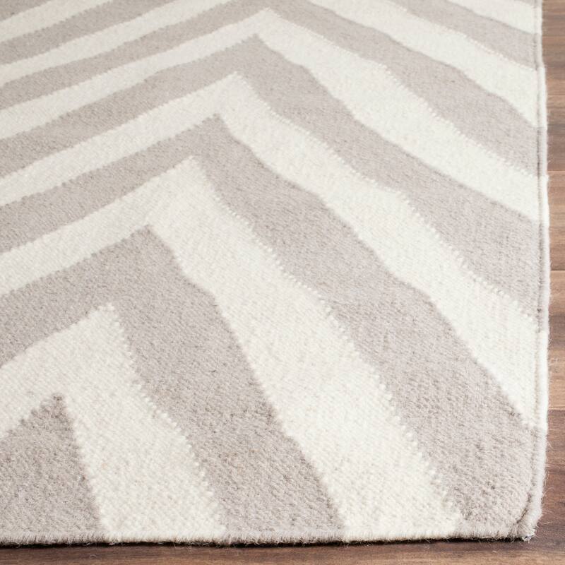 SAFAVIEH Hand-woven Moroccan Reversible Richelle Dhurrie Chevron Reversible Dhurrie Blue