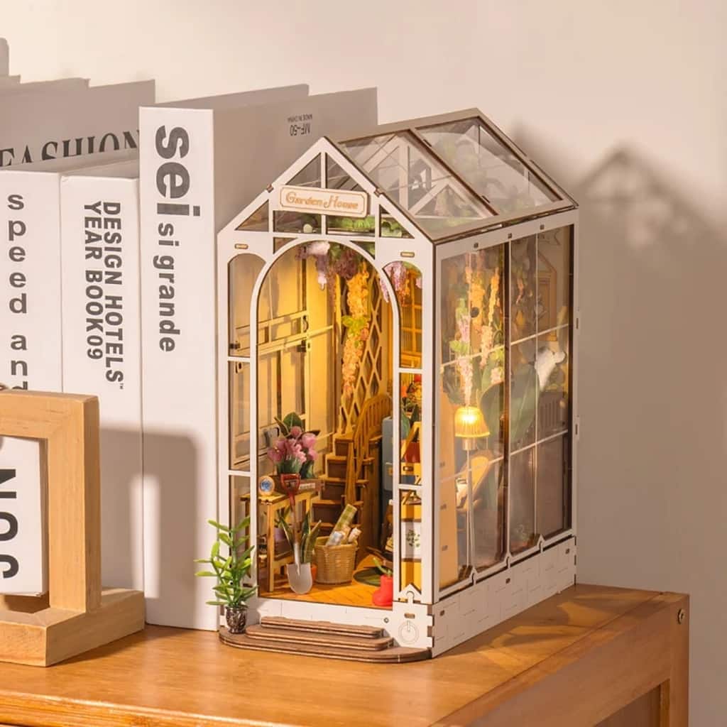 DIY 3D Book Nook Kit - Flower House 176pcs