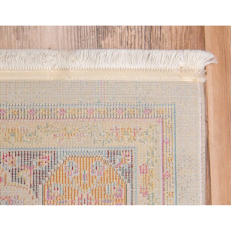 Traditional Samana Collection Area Rug