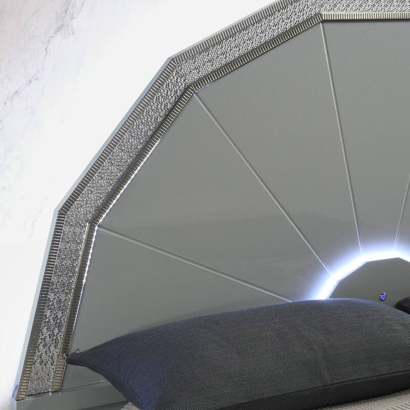 Furniture of America Rosdale Glam 5-Piece Metallic Grey Gloss Queen Platform Bedroom Set with LED Lighting