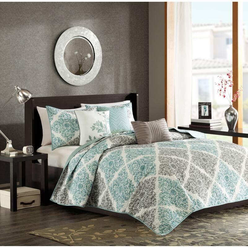 Madison Park Montecito 6 Piece Printed Quilt Set with Throw Pillows