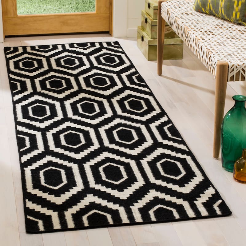 SAFAVIEH Handmade Flatweave Dhurries Roya Modern Moroccan Wool Rug - 2'6" x 10' Runner - Black/Ivory