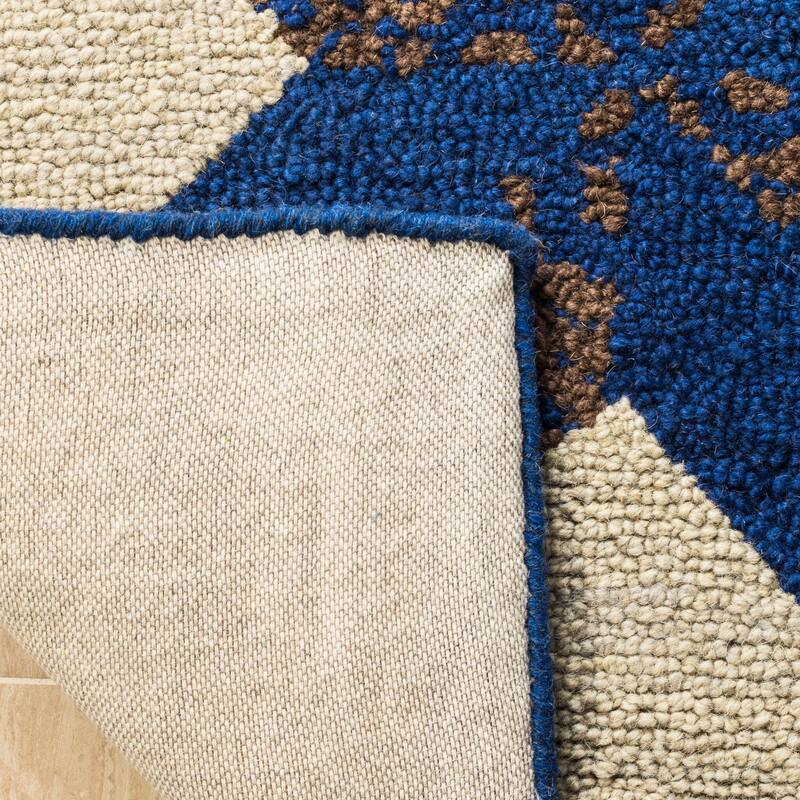 Martha Stewart by SAFAVIEH Lemoyne Star Wool Rug