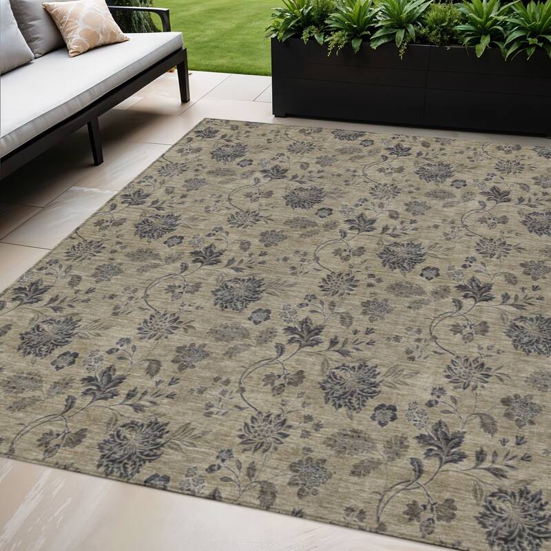 HomeRoots Floral Transitional Rectangle Outdoor Rug - 5' X 8'