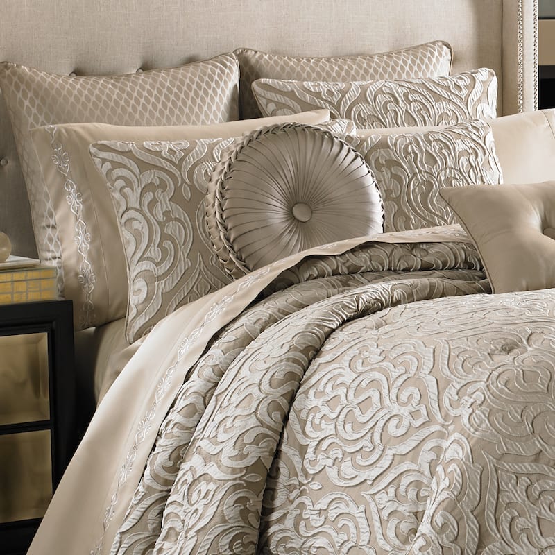J. Queen New York Astoria Comforter Set