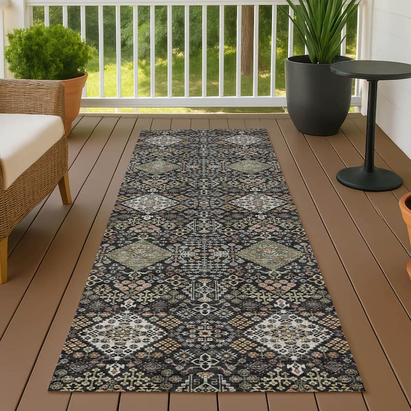 Machine Washable Indoor/ Outdoor Global Flory Chantille Rug - Black - 2'3" x 7'6"