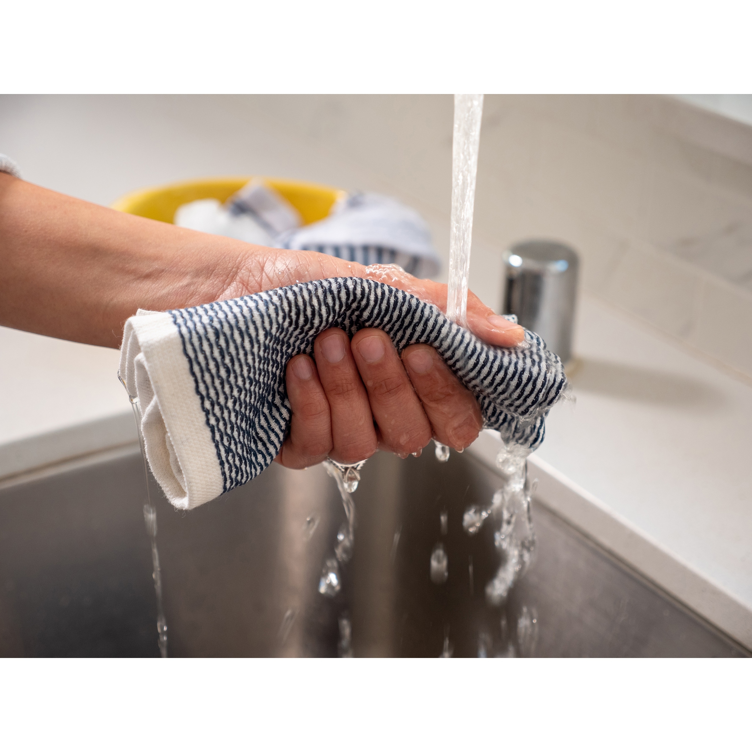 https://ak1.ostkcdn.com/images/products/is/images/direct/777c5bc4138c2c84d97eaea317c3b09bfcae0112/Bed-Bath-and-Beyond-Our-Table-Dual-Purpose-Kitchen-Towels---Set-of-4.jpg