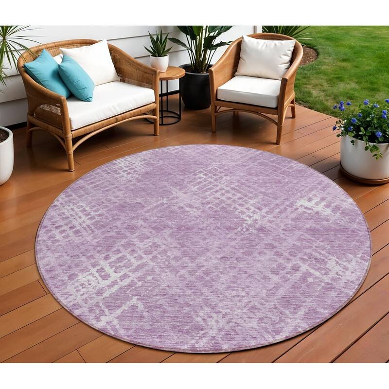 HomeRoots Geometric Transitional Rectangle Outdoor Rug - 8' Round