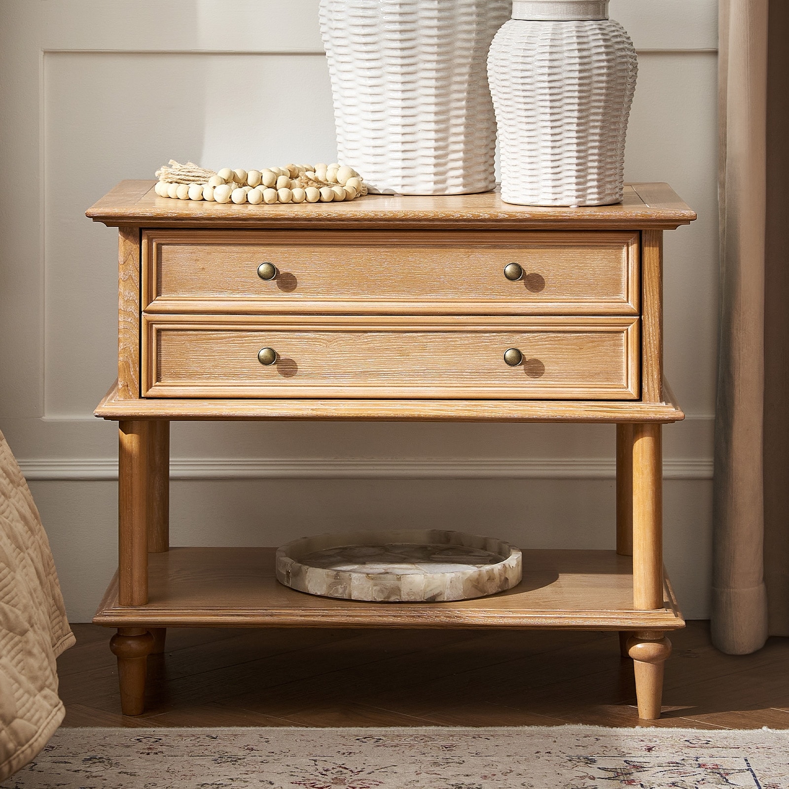 HULALA HOME Gaston Traditional 1-Drawer Solid Wood Nightstand with Buit-in Power Outlet and USB Port