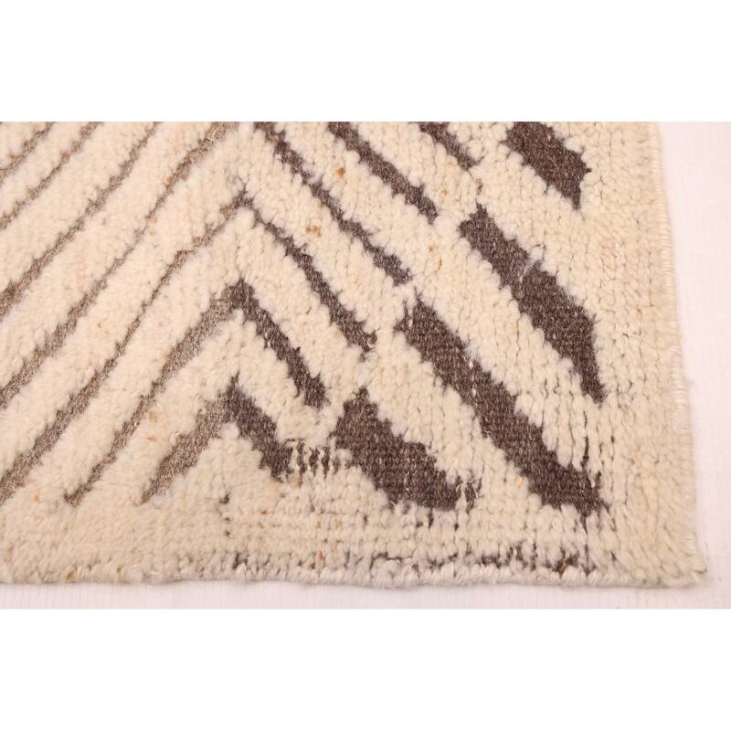 ECARPETGALLERY Hand-knotted Tangier Cream Wool Rug - 5'7 x 8'8