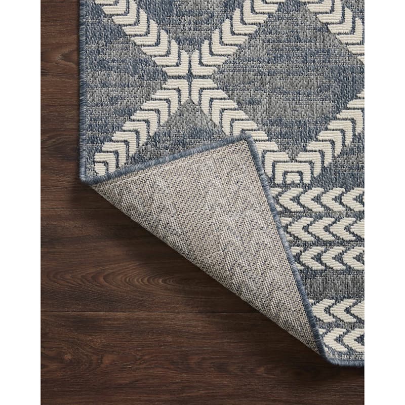 Alexander Home Renee Modern Trellis Indoor / Outdoor Rug