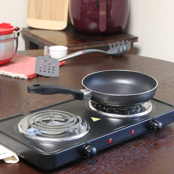 https://ak1.ostkcdn.com/images/products/is/images/direct/7792fb50228518e3710dea939fd72ae4eacb4def/Oster-Clairborne-8-Inch-Aluminum-Frying-Pan-in-Charcoal-Grey.jpg?impolicy=medium