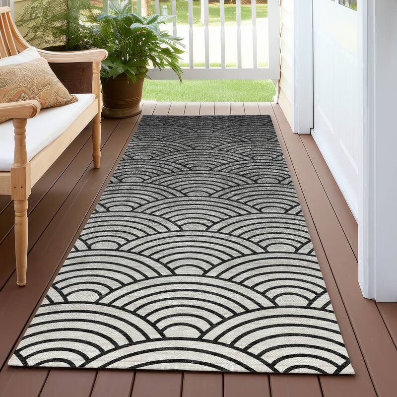 Machine Washable Indoor/ Outdoor Contemporary Poppy Chantille Rug - Black - 2'3" x 7'6"