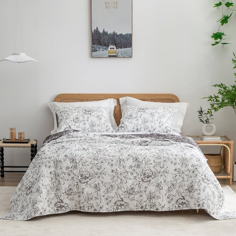 Wonderful Sophia Lightweight Floral Quilt Set