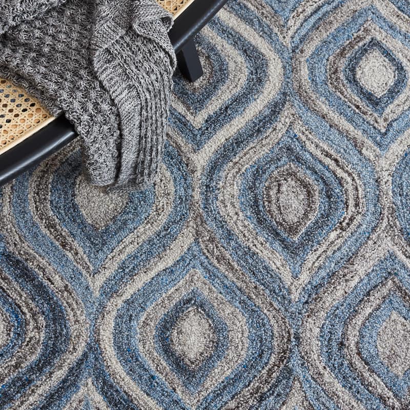 SAFAVIEH Handmade Abstract Florencia Geometric Ogee Wool Rug