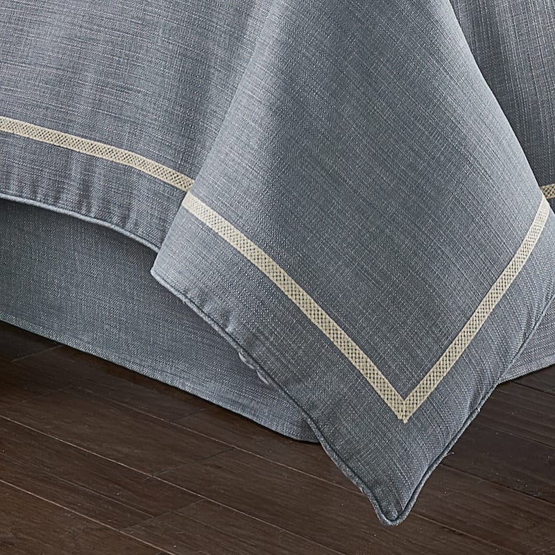 J. Queen New York Aurora Comforter Set - King