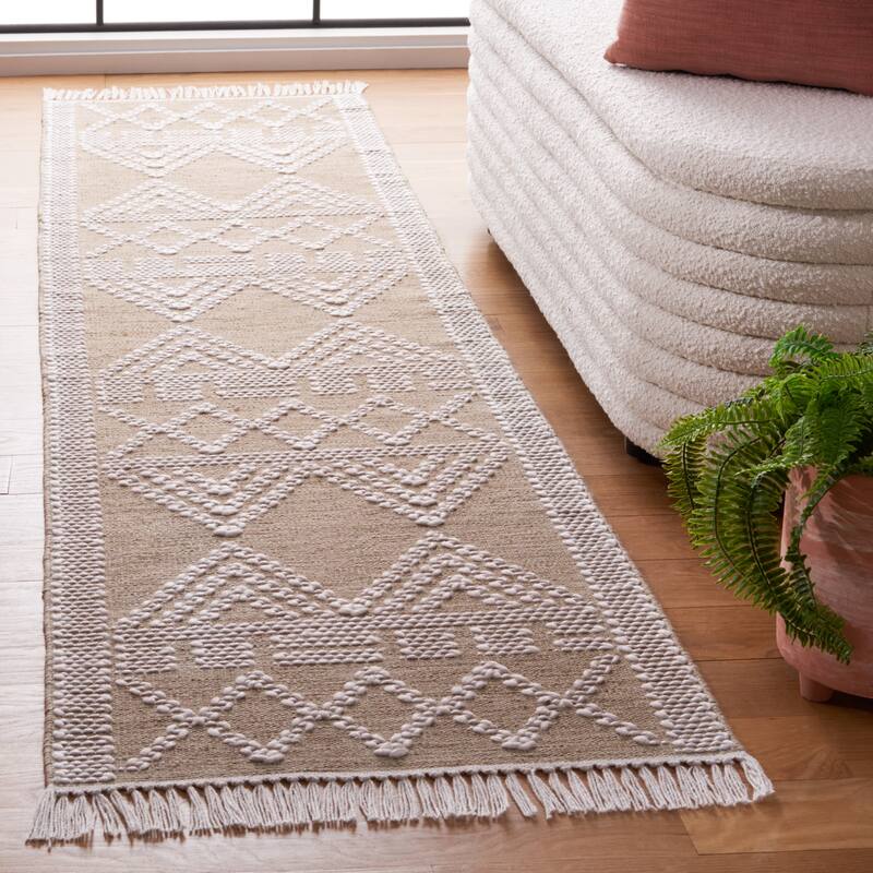 SAFAVIEH Handmade Flatweave Kilim Vonne Rustic Boho Rug - 2'3" x 9' Runner - Beige/Ivory