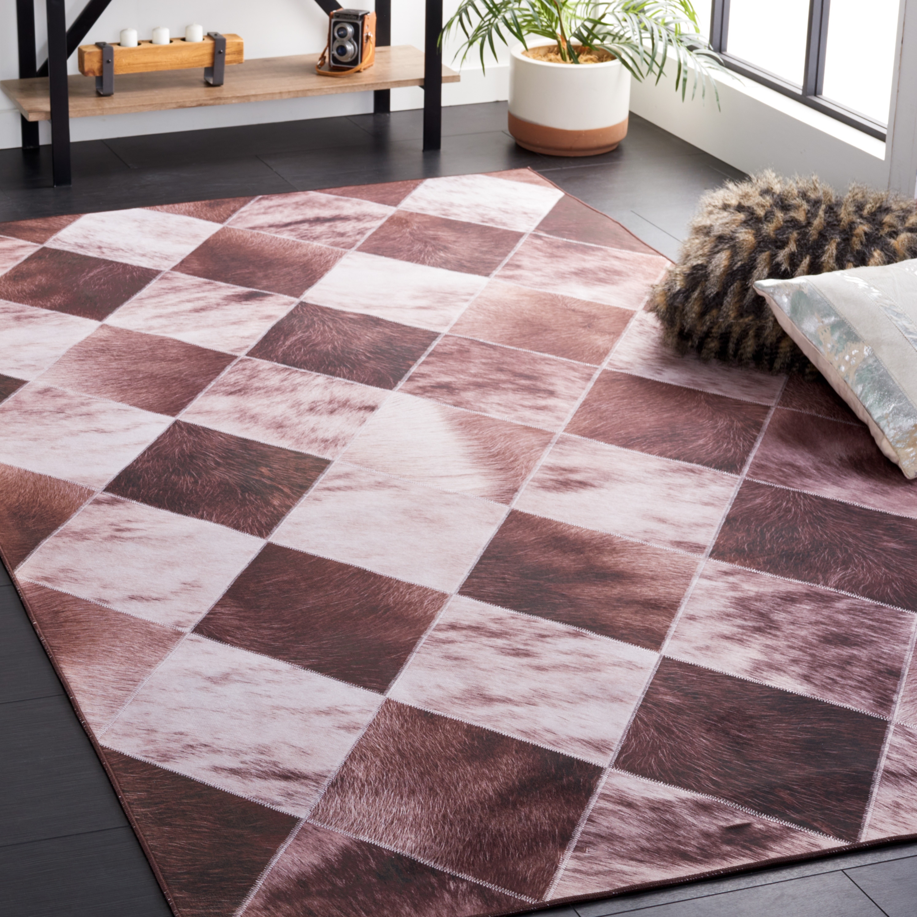 SAFAVIEH Faux Hide Machine Washable Slip Resistant Hanneliese Rustic