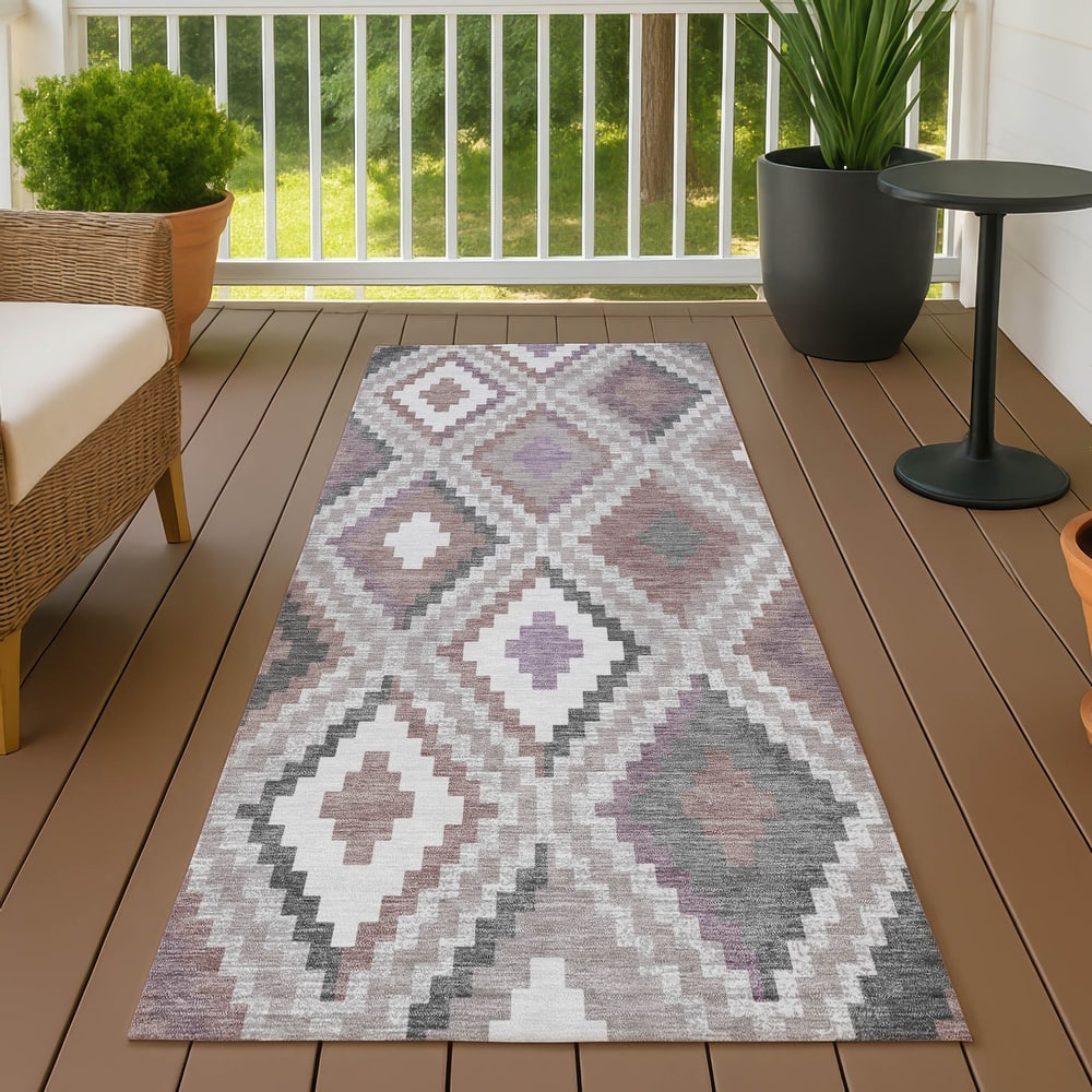 Machine Washable Indoor/ Outdoor Global Geo Chantille Rug