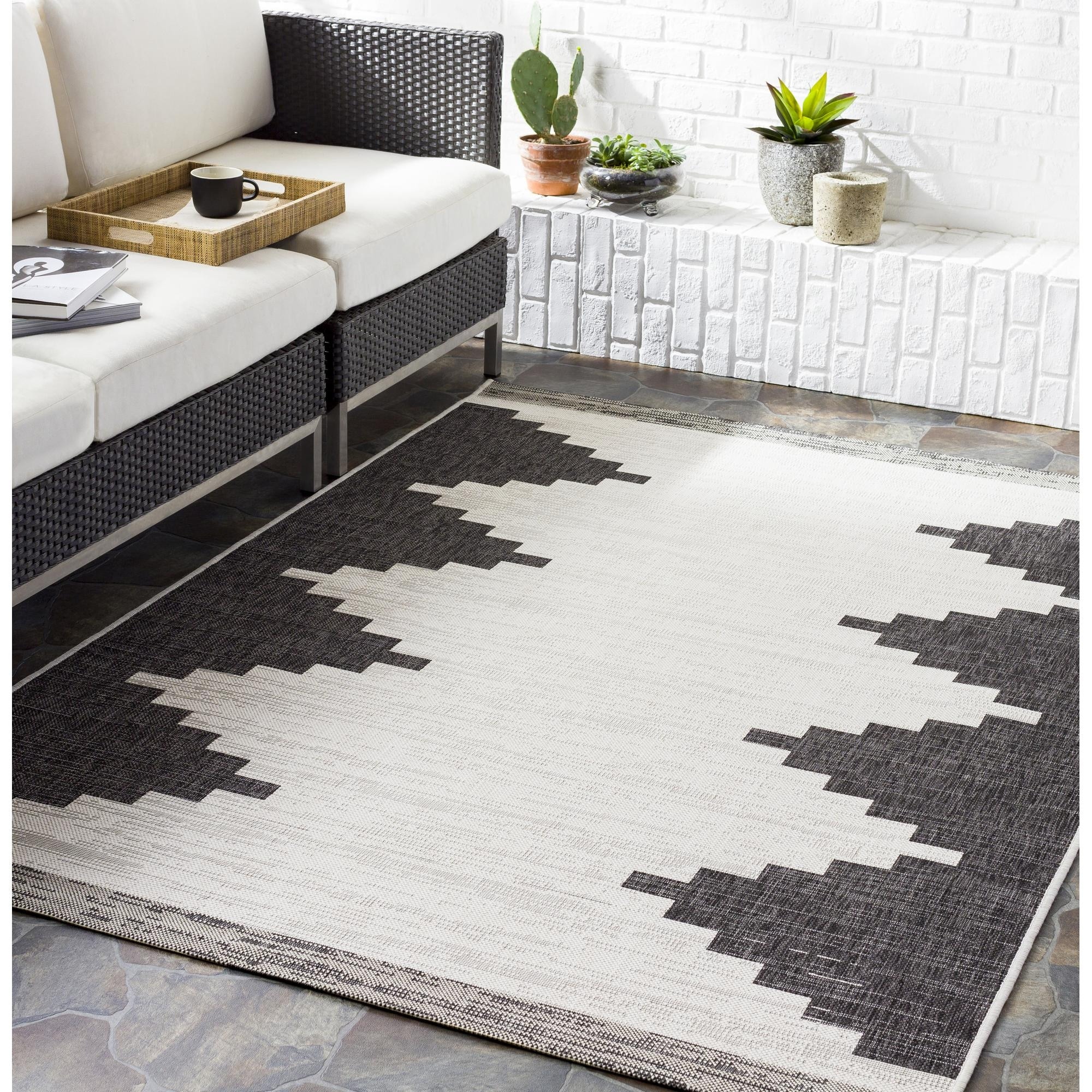 Livabliss Eagean Bohemian Diamond Indoor / OutdoorArea Rug