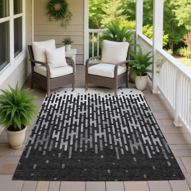 Machine Washable Indoor/ Outdoor Modern Kingman Chantille Rug