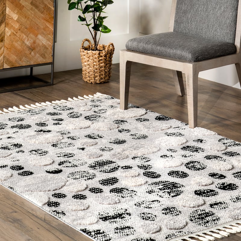 Nuloom Carli Modern Pebble Tasseled Area Rug