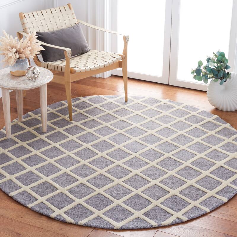 SAFAVIEH, Handmade Cambridge Siire Moroccan Trellis Wool Rug - 4' Round - Silver/Ivory