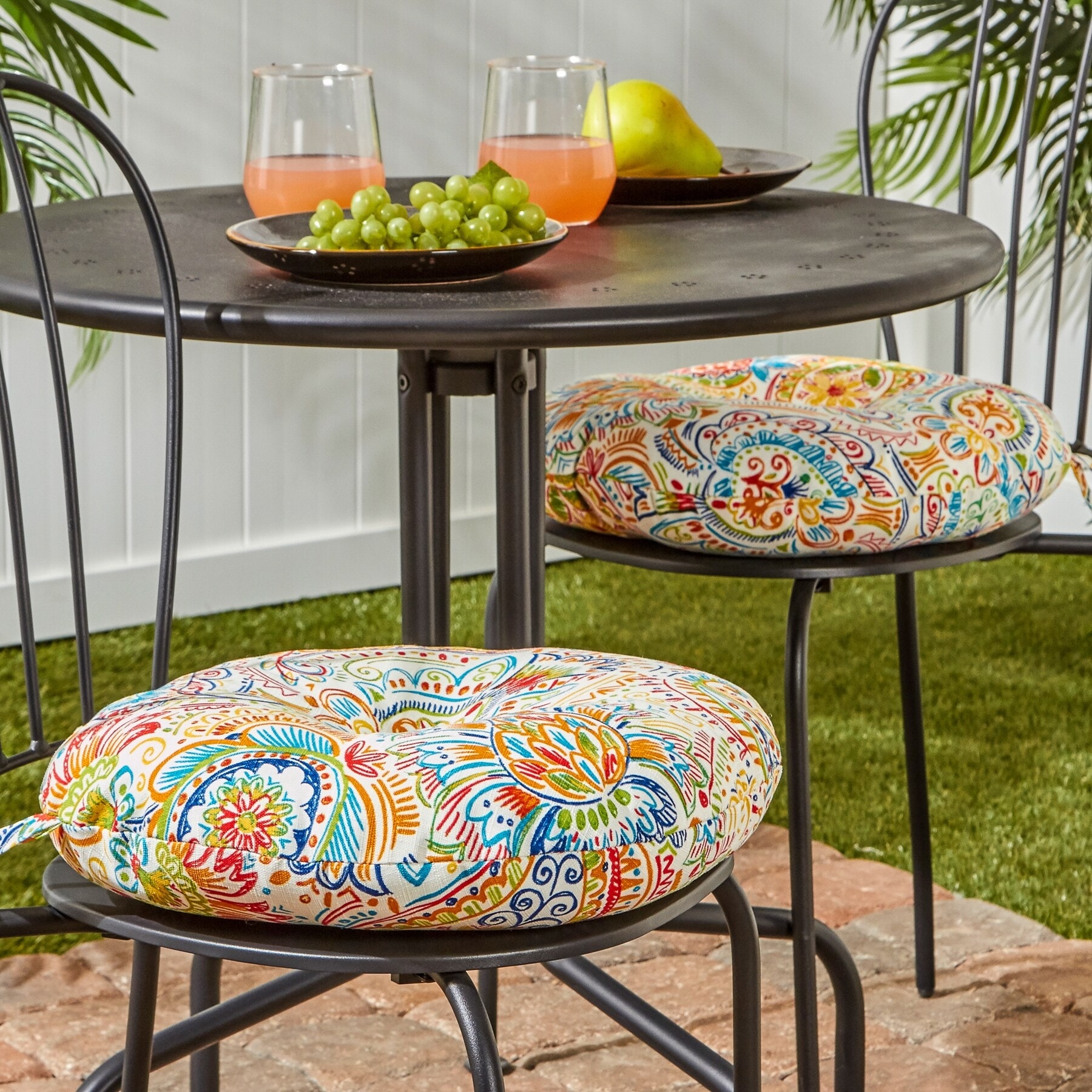 15-inch Round Outdoor Painted Paisley Bistro Chair Cushions (Set of 2)