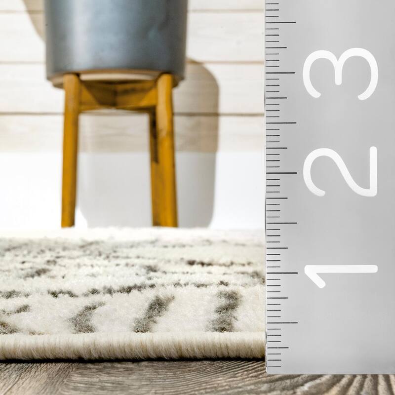 Nuloom Adele Pendant Tribal Area Rug