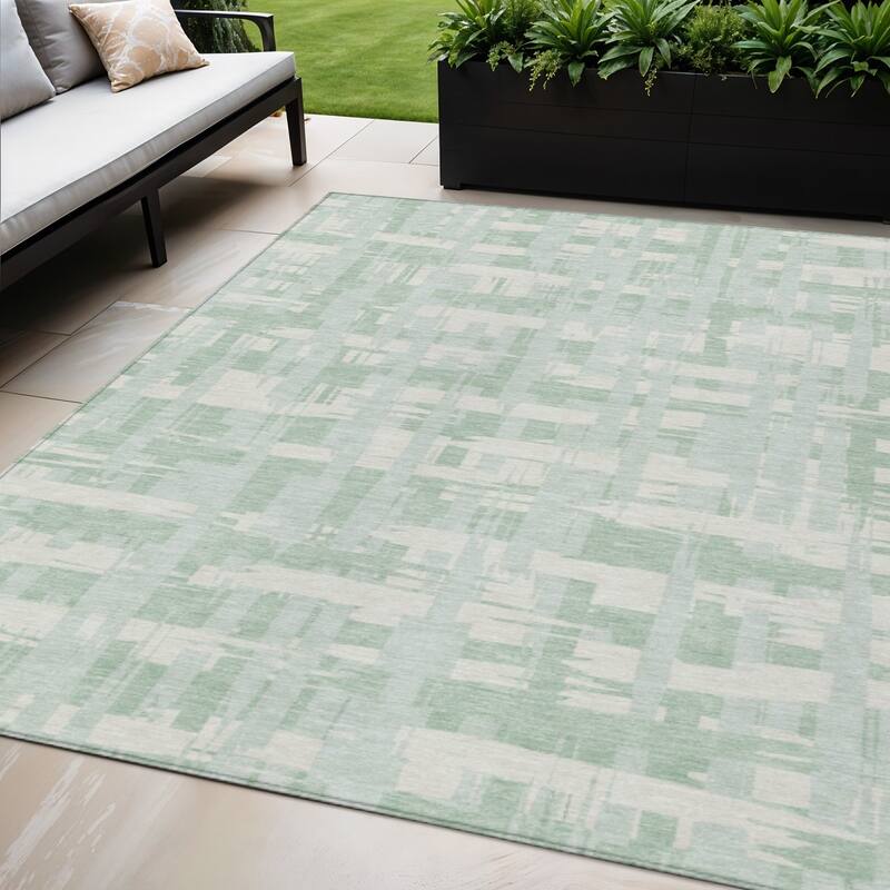 HomeRoots Striped Transitional Rectangle Outdoor Rug - 5' X 8'