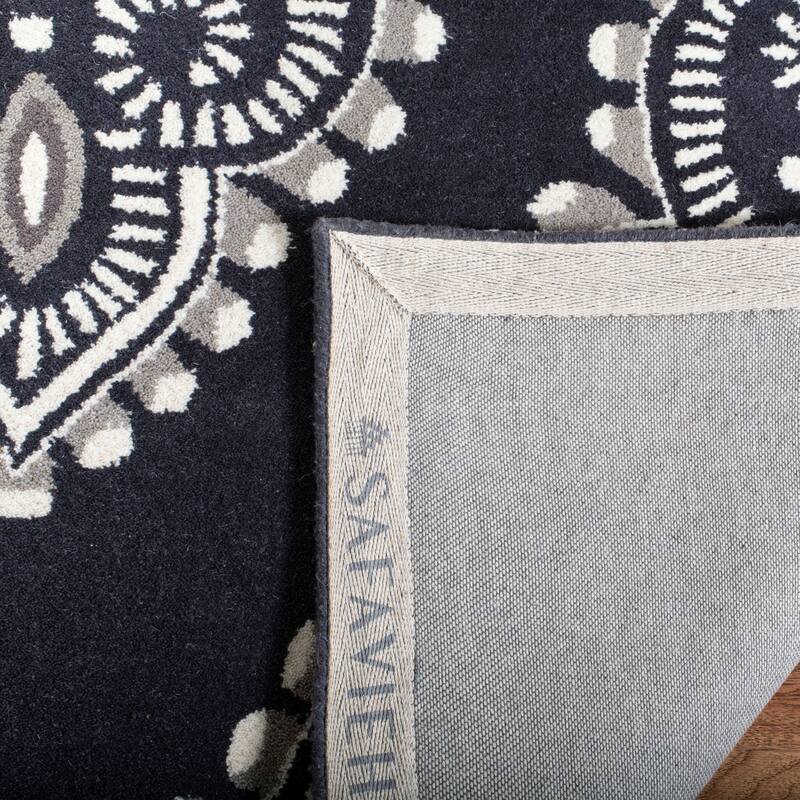 SAFAVIEH Handmade Wyndham Geanina Modern Wool Rug